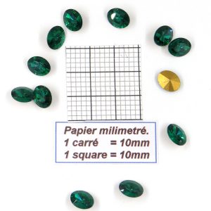 4106 10x8 E - Pieza de cristal Swarovski ovalada con fondo cónico 10x8MM EMERALD